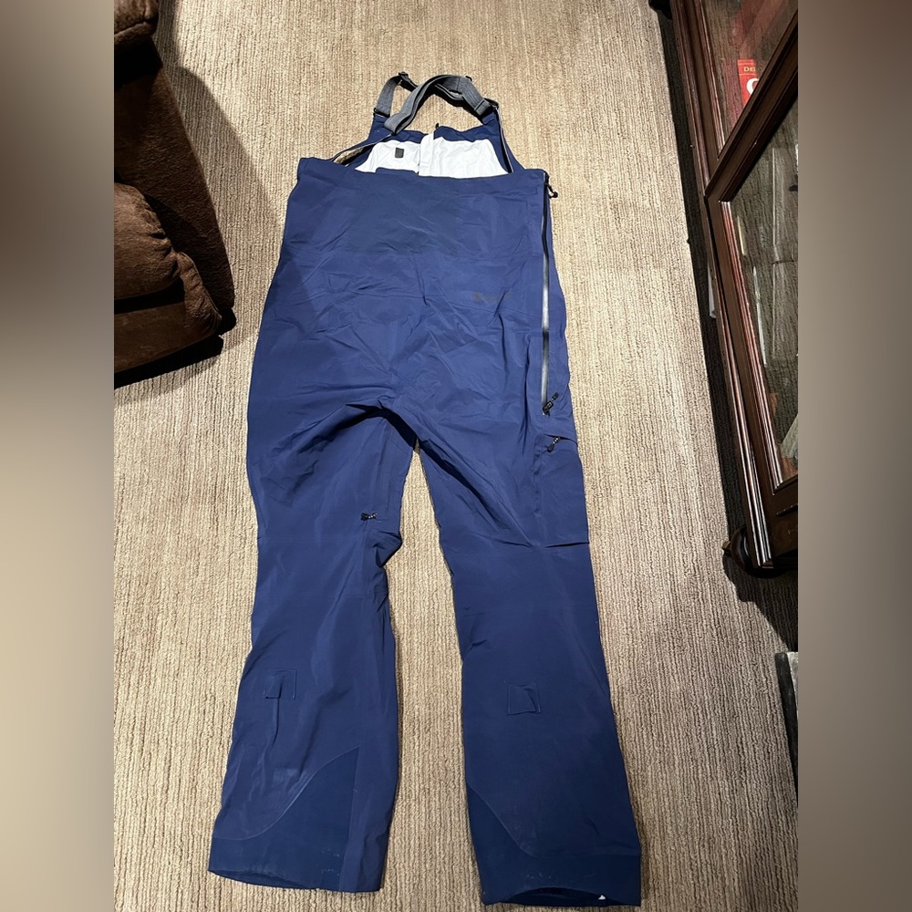 Burton AK Kimmys Gortex Women’s Bibs  size XL Dress Blue. Worn 1 season about 5x